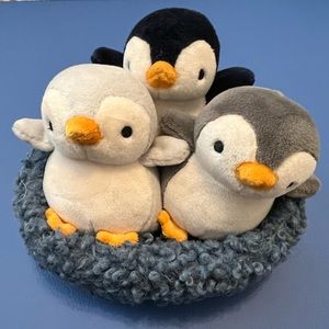 NWT Jellycat We are nesting Penguins